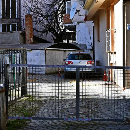 Sani Free Parking *