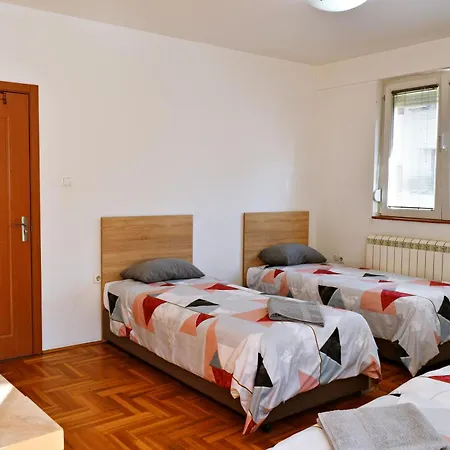 Sani Free Parking アパート スコピエ