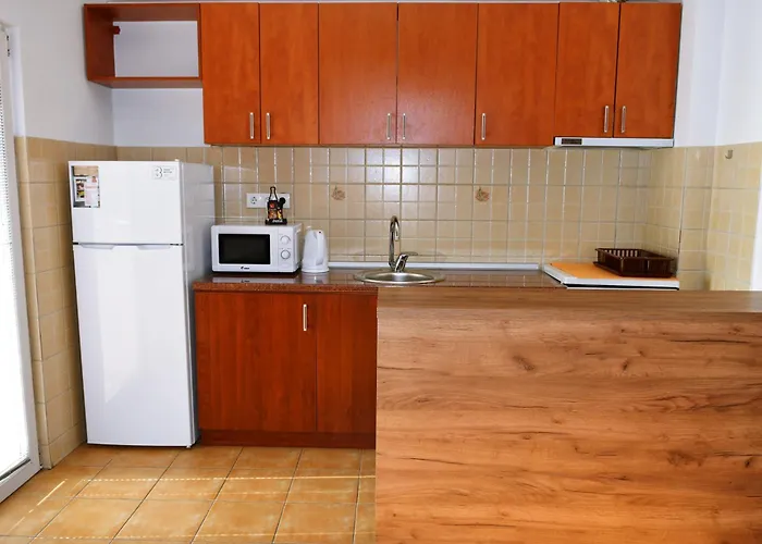 아파트 Sani Free Parking