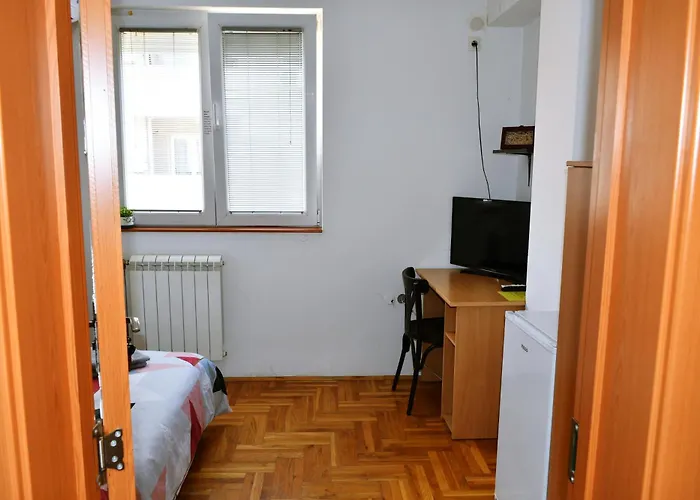 아파트 Sani Free Parking